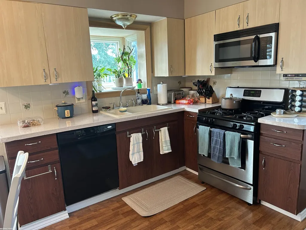 41575 Cimarron Street Clinton Charter Township MI 48038
