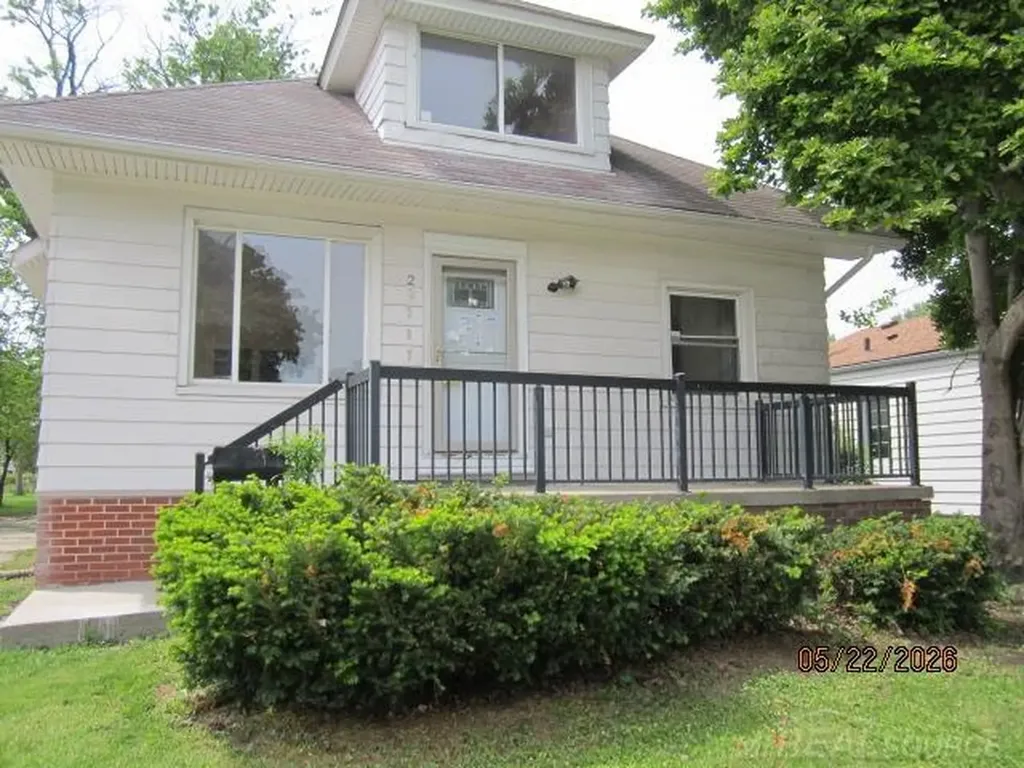22767 Hayes Street Eastpointe City MI 48021