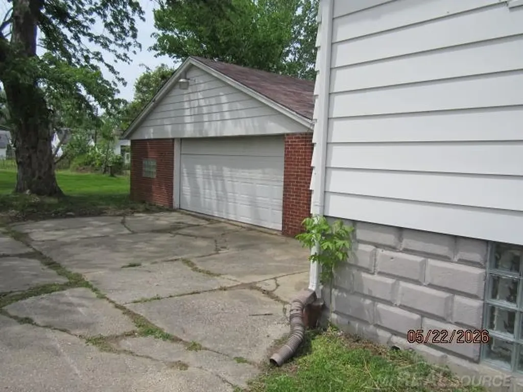 22767 Hayes Street Eastpointe City MI 48021