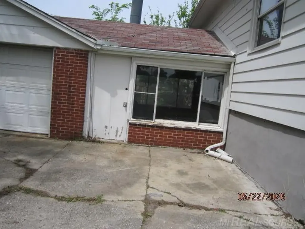 22767 Hayes Street Eastpointe City MI 48021