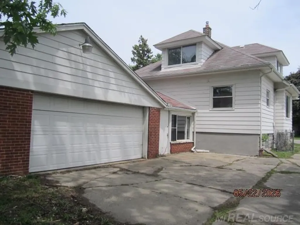 22767 Hayes Street Eastpointe City MI 48021