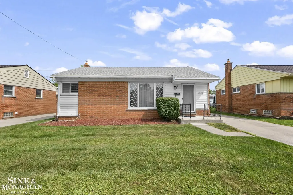 21313 Tanglewood Street St. Clair Shores City MI 48082