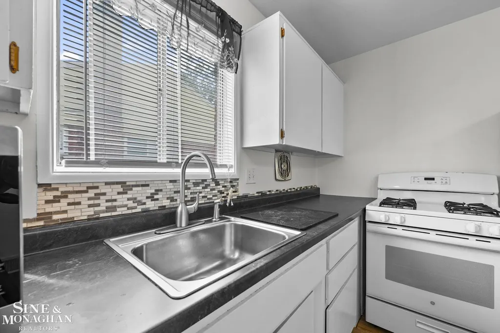 21313 Tanglewood Street St. Clair Shores City MI 48082