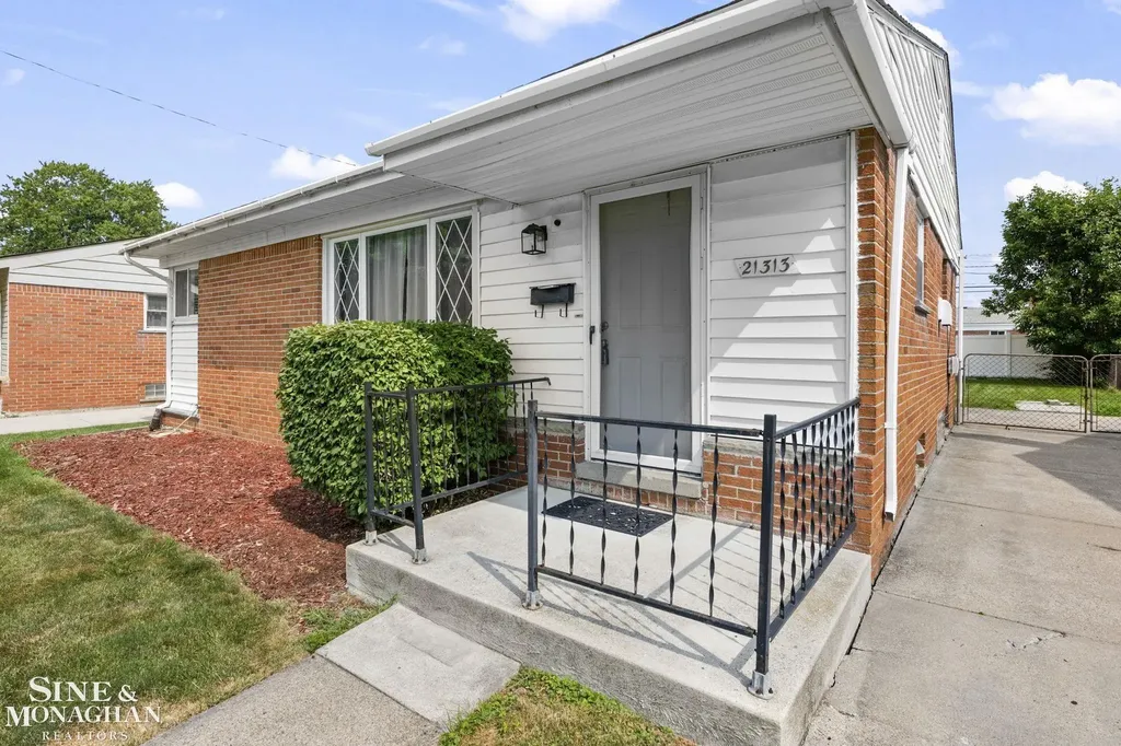 21313 Tanglewood Street St. Clair Shores City MI 48082