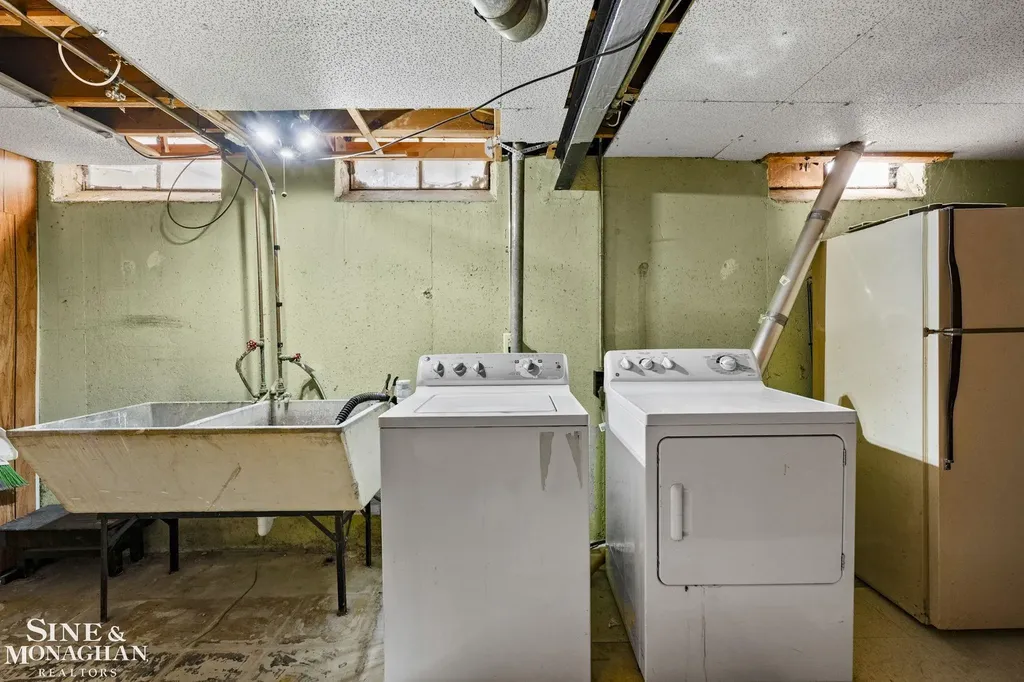 21313 Tanglewood Street St. Clair Shores City MI 48082