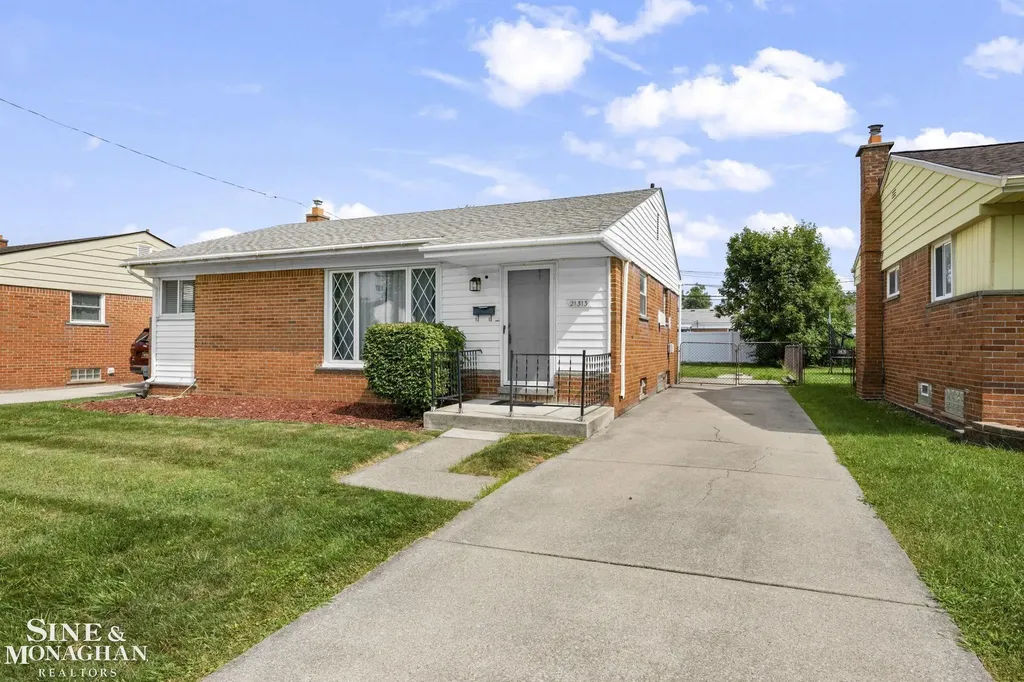 21313 Tanglewood Street St. Clair Shores City MI 48082