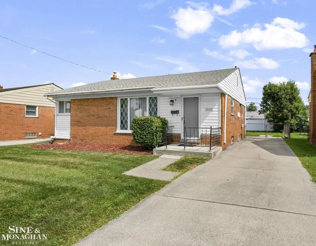 21313 Tanglewood Street St. Clair Shores City MI 48082