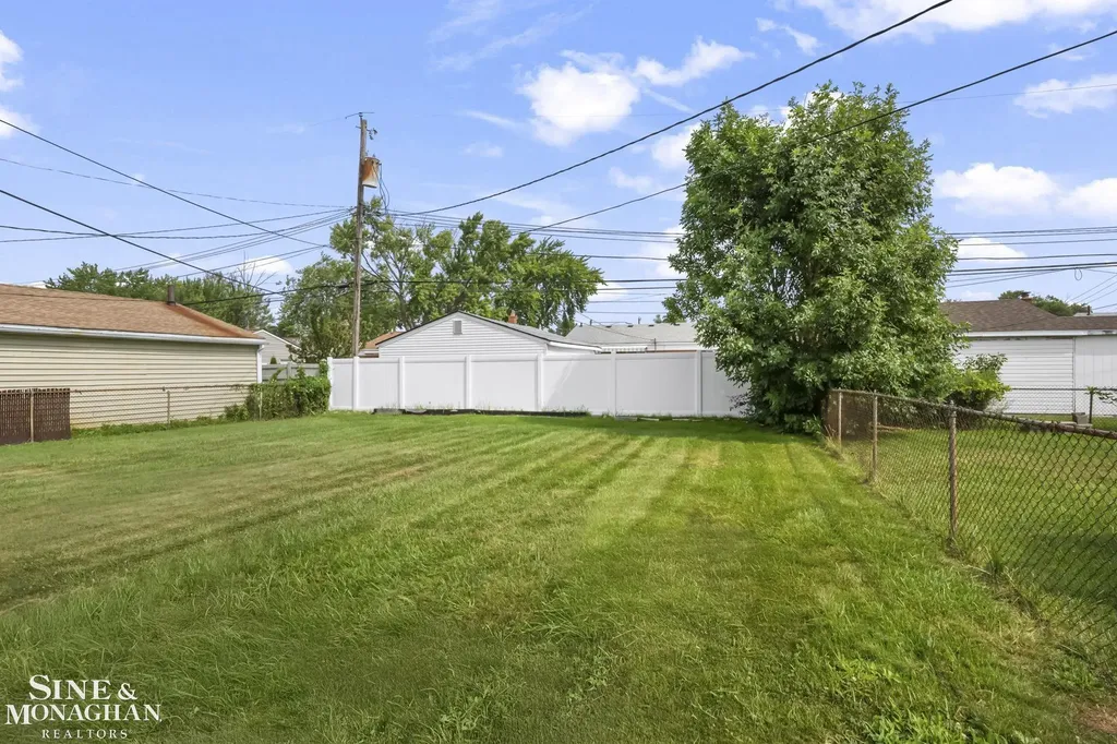 21313 Tanglewood Street St. Clair Shores City MI 48082