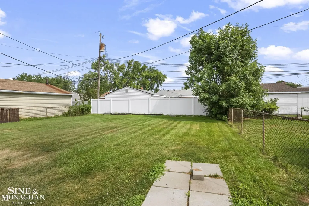 21313 Tanglewood Street St. Clair Shores City MI 48082
