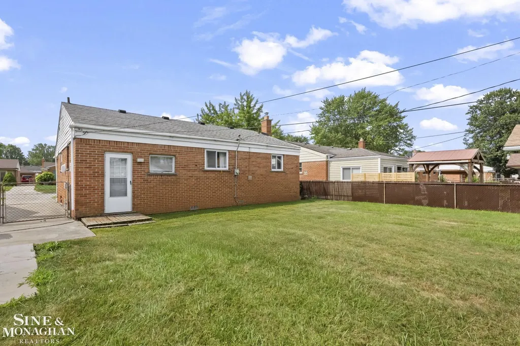 21313 Tanglewood Street St. Clair Shores City MI 48082