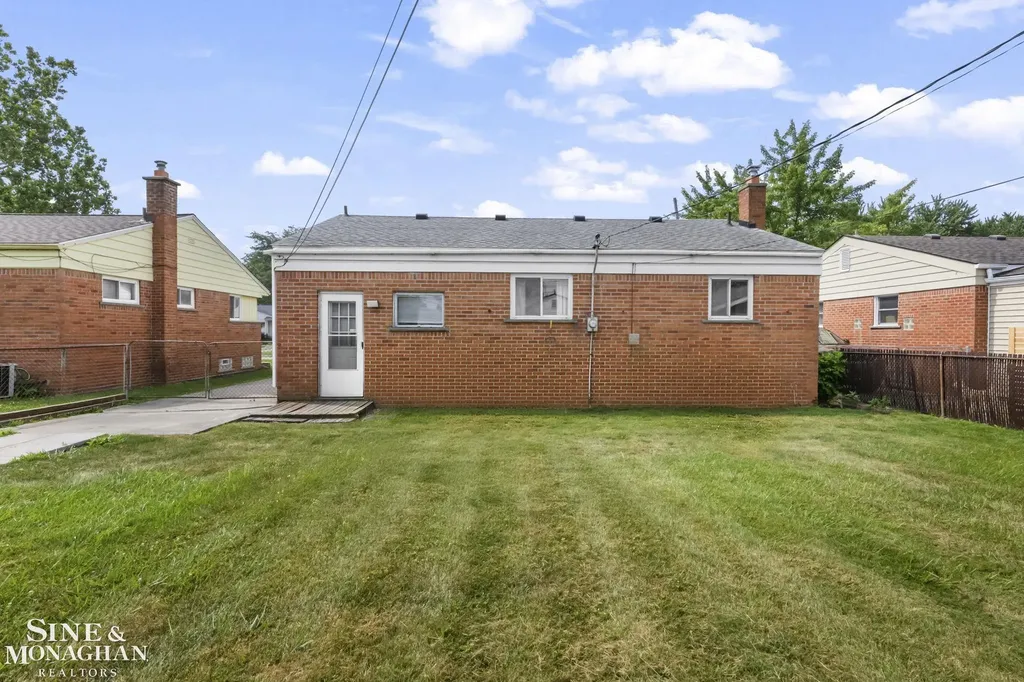 21313 Tanglewood Street St. Clair Shores City MI 48082