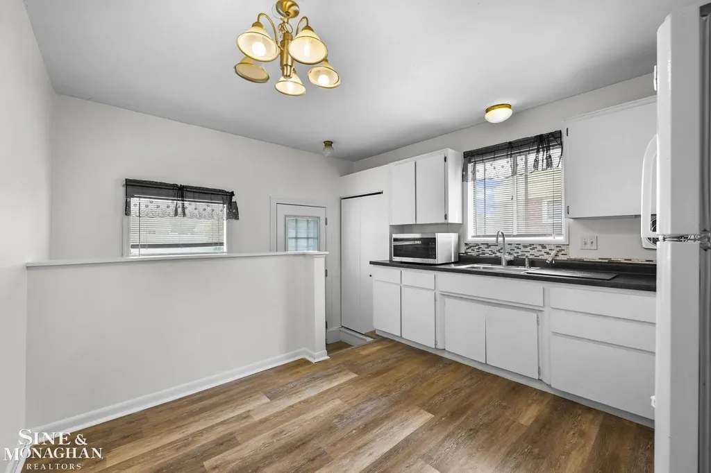 21313 Tanglewood Street St. Clair Shores City MI 48082