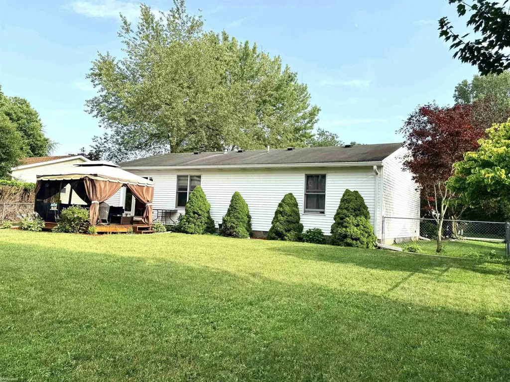 3290 Sapphire Lane Fort Gratiot Charter Township MI 48059