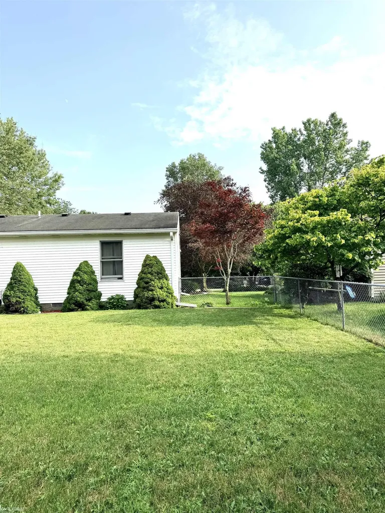 3290 Sapphire Lane Fort Gratiot Charter Township MI 48059