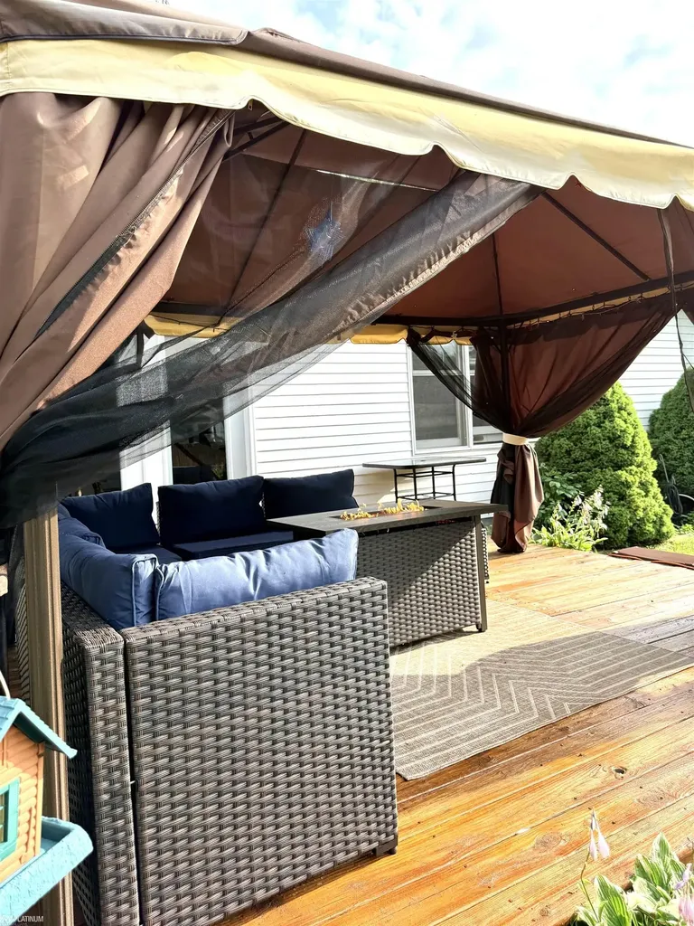 3290 Sapphire Lane Fort Gratiot Charter Township MI 48059