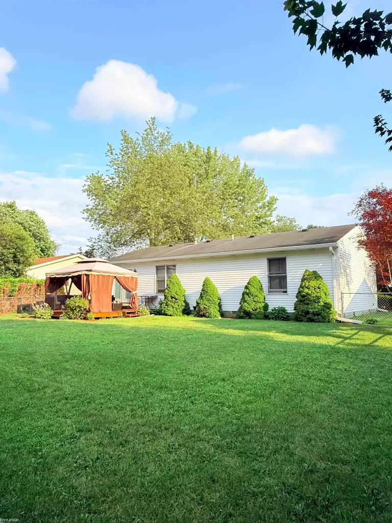 3290 Sapphire Lane Fort Gratiot Charter Township MI 48059