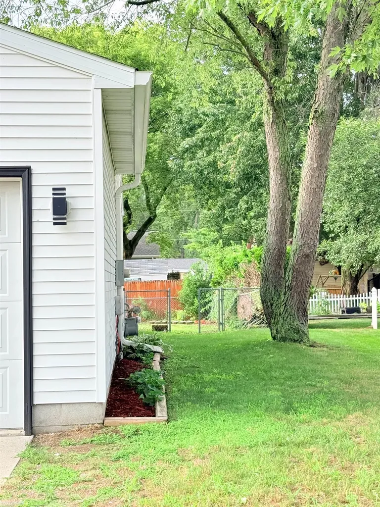 3290 Sapphire Lane Fort Gratiot Charter Township MI 48059