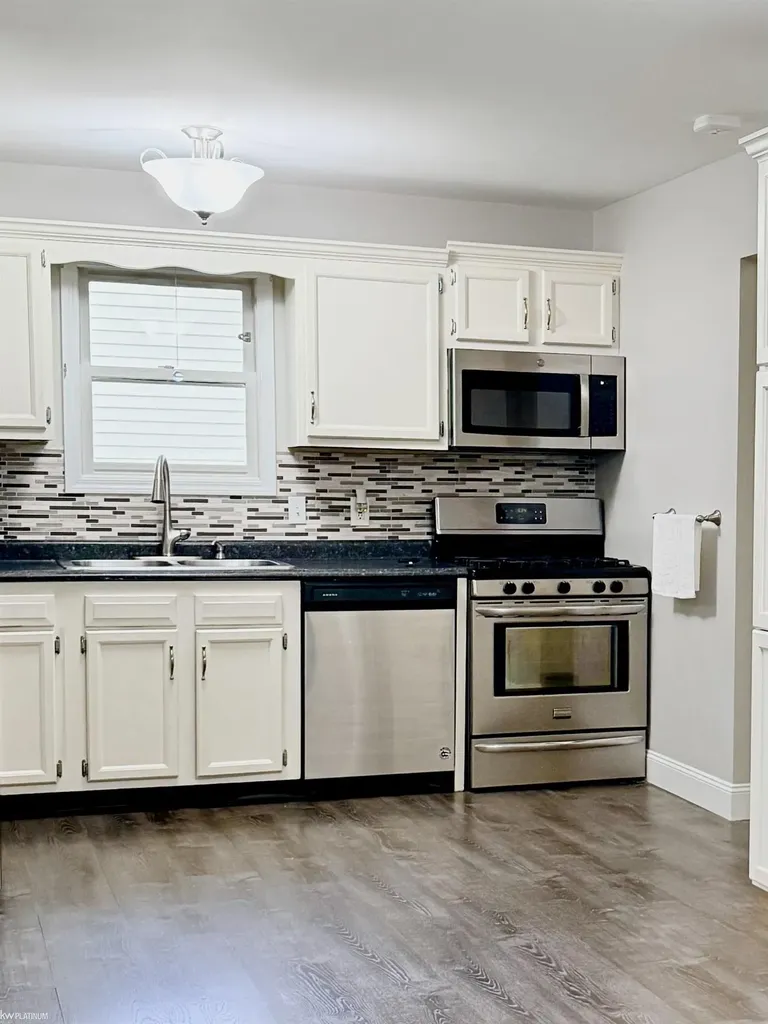 3290 Sapphire Lane Fort Gratiot Charter Township MI 48059
