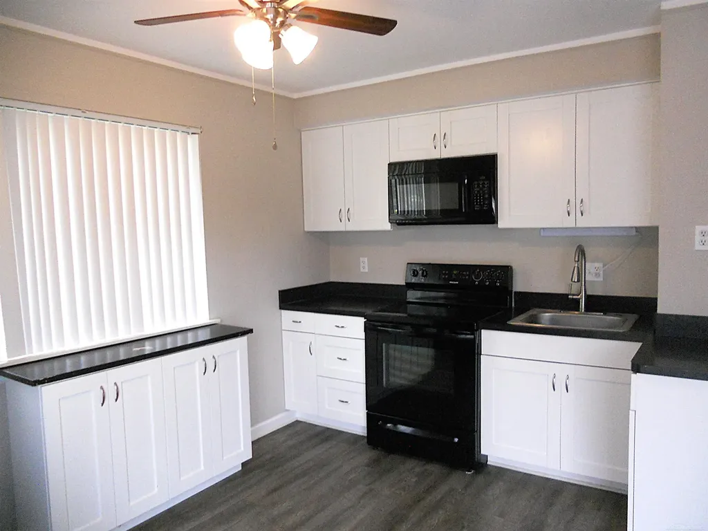 8249 Dartmouth Avenue Warren City MI 48093