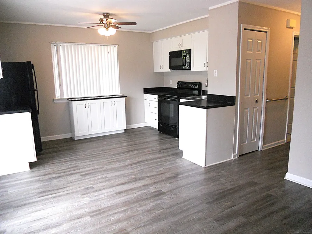 8249 Dartmouth Avenue Warren City MI 48093