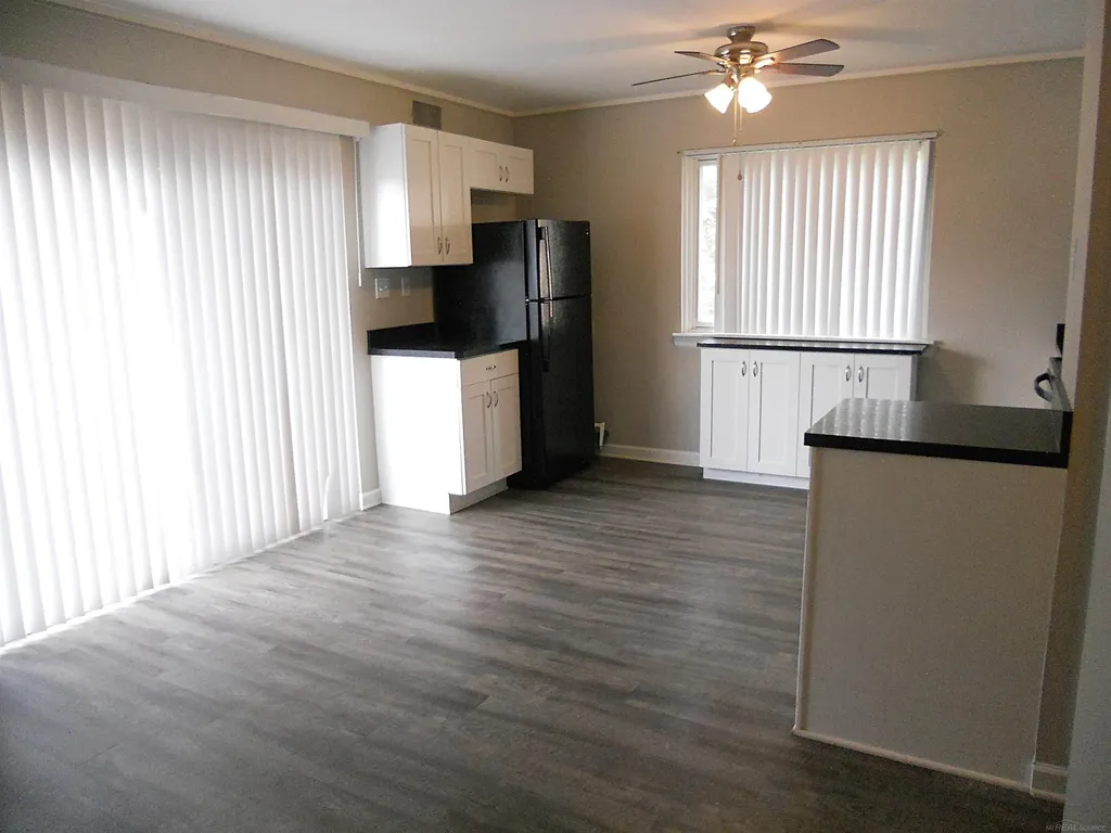 8249 Dartmouth Avenue Warren City MI 48093