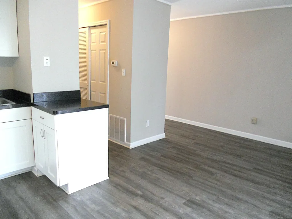 8249 Dartmouth Avenue Warren City MI 48093