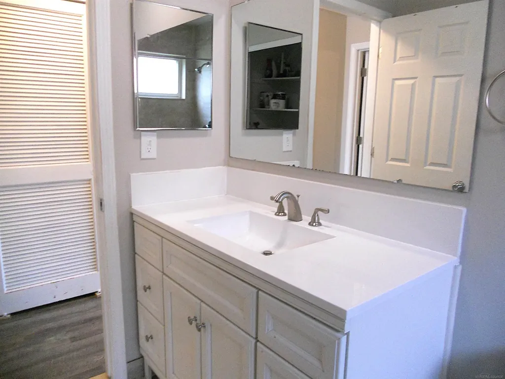 8249 Dartmouth Avenue Warren City MI 48093