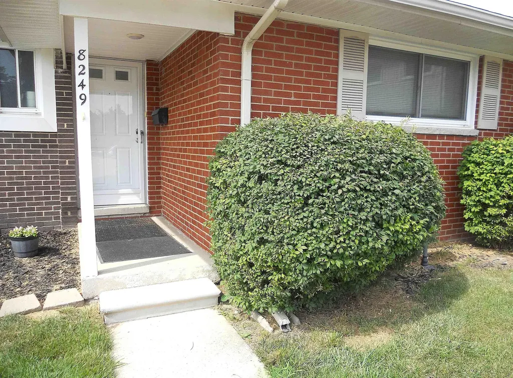 8249 Dartmouth Avenue Warren City MI 48093
