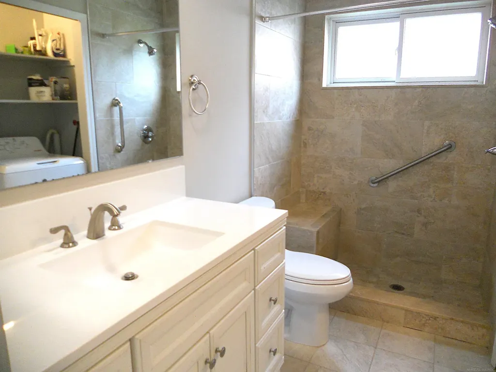 8249 Dartmouth Avenue Warren City MI 48093