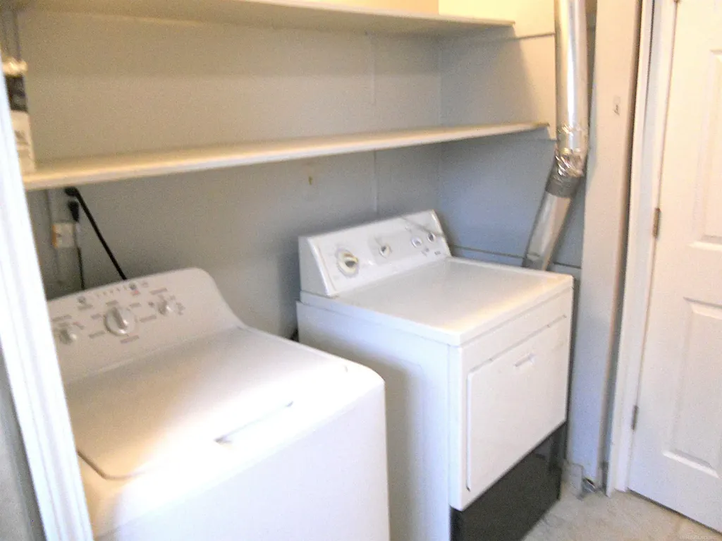 8249 Dartmouth Avenue Warren City MI 48093