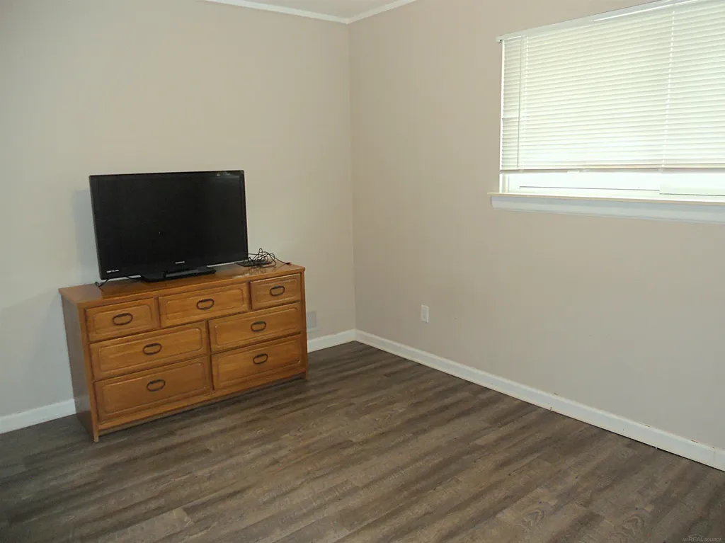 8249 Dartmouth Avenue Warren City MI 48093