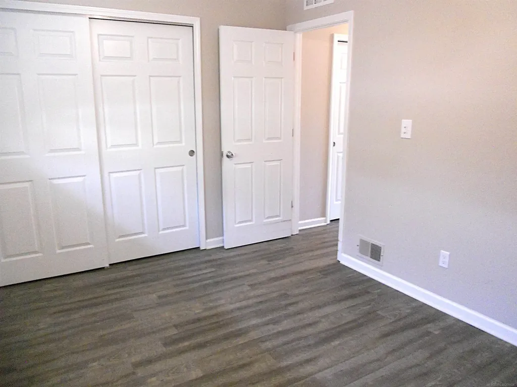 8249 Dartmouth Avenue Warren City MI 48093