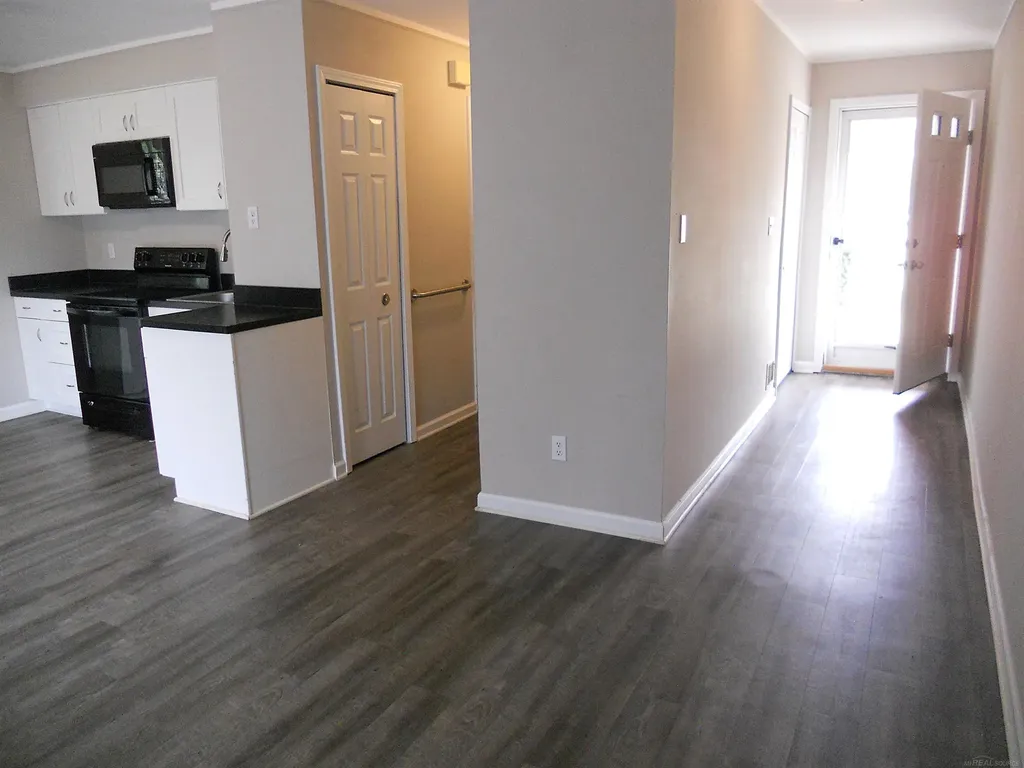 8249 Dartmouth Avenue Warren City MI 48093