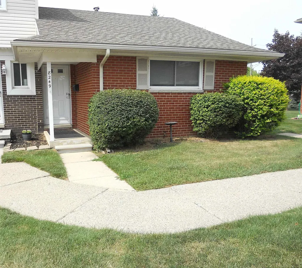 8249 Dartmouth Avenue Warren City MI 48093