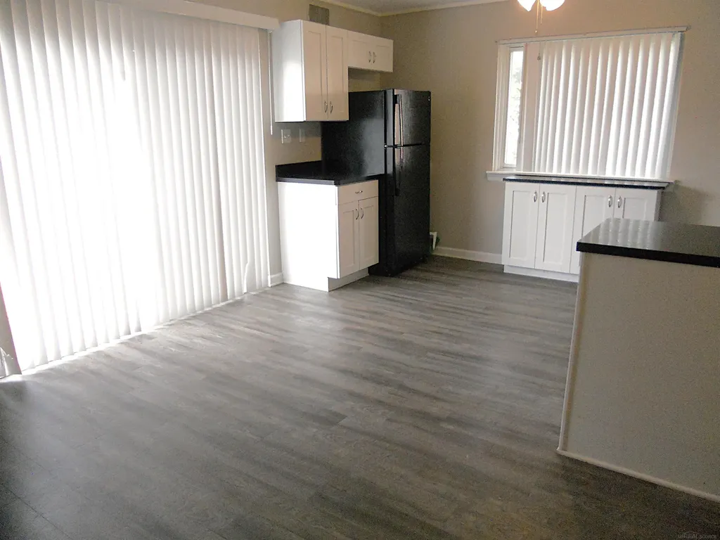 8249 Dartmouth Avenue Warren City MI 48093