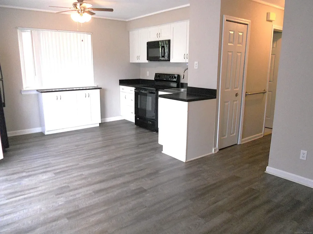 8249 Dartmouth Avenue Warren City MI 48093