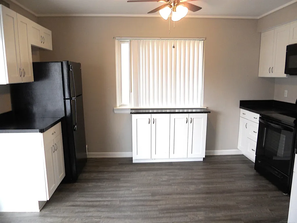 8249 Dartmouth Avenue Warren City MI 48093