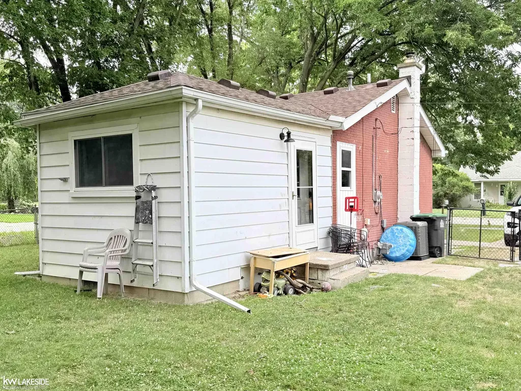 20047 Kensington Street Taylor City MI 48180