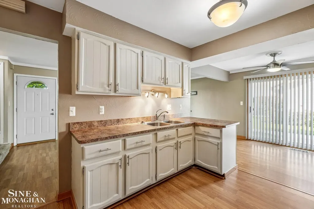 38153 Jefferson Avenue Harrison Charter Township MI 48045
