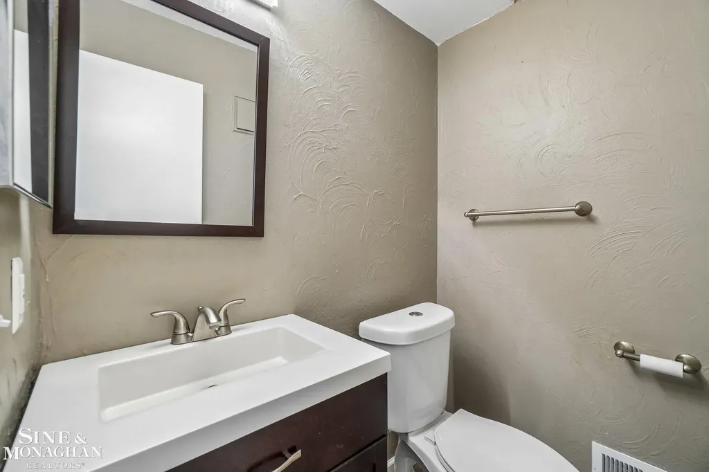 38153 Jefferson Avenue Harrison Charter Township MI 48045