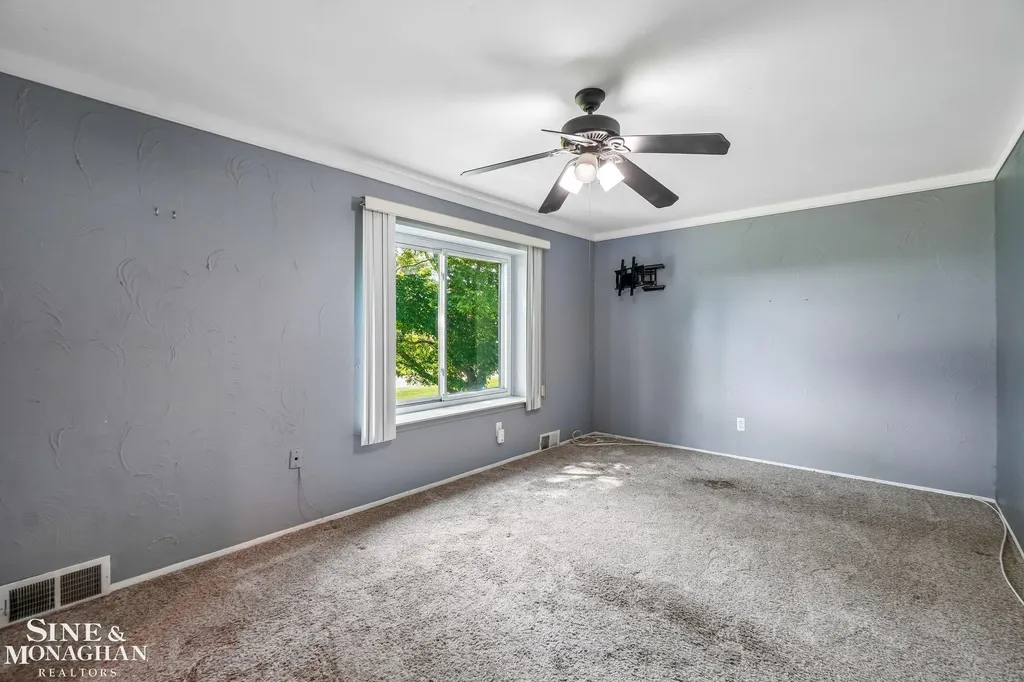 38153 Jefferson Avenue Harrison Charter Township MI 48045