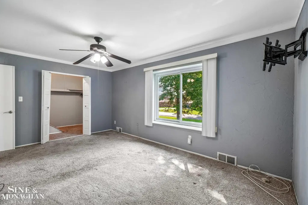 38153 Jefferson Avenue Harrison Charter Township MI 48045