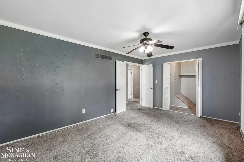 38153 Jefferson Avenue Harrison Charter Township MI 48045