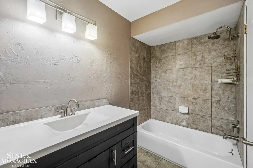 38153 Jefferson Avenue Harrison Charter Township MI 48045