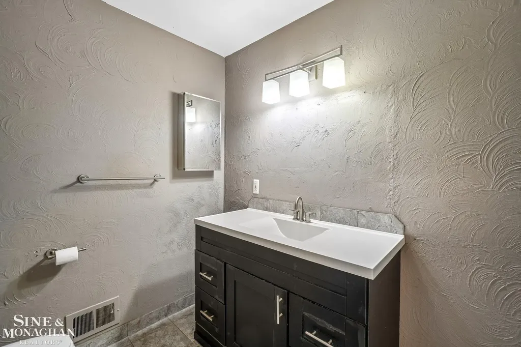 38153 Jefferson Avenue Harrison Charter Township MI 48045