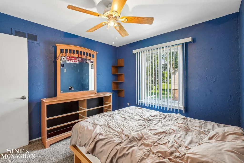 38153 Jefferson Avenue Harrison Charter Township MI 48045