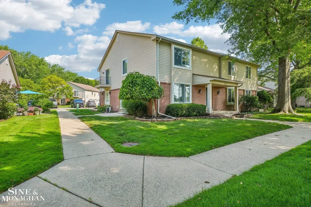 38153 Jefferson Avenue Harrison Charter Township MI 48045