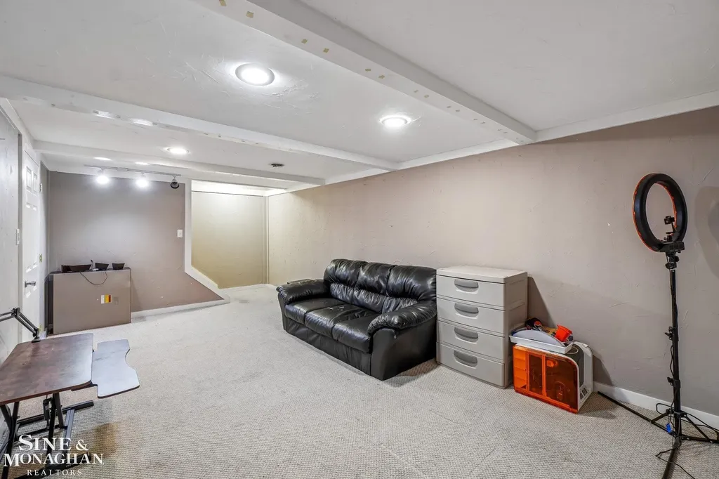 38153 Jefferson Avenue Harrison Charter Township MI 48045