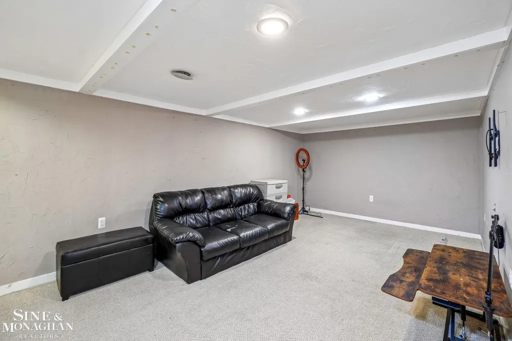 38153 Jefferson Avenue Harrison Charter Township MI 48045