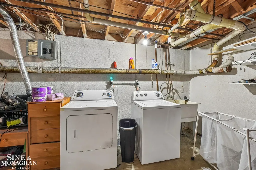 38153 Jefferson Avenue Harrison Charter Township MI 48045